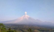  Gunung Semeru Kembali Erupsi, Kolom Abu Membumbung 1.300 Meter