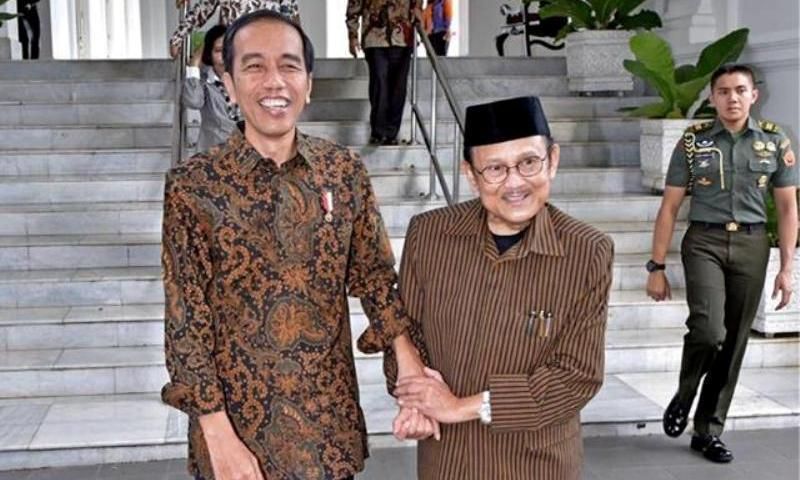 Pantau Langsung Kesehatan Habibie, Jokowi Kirim Langsung Dokter Kepresidenan