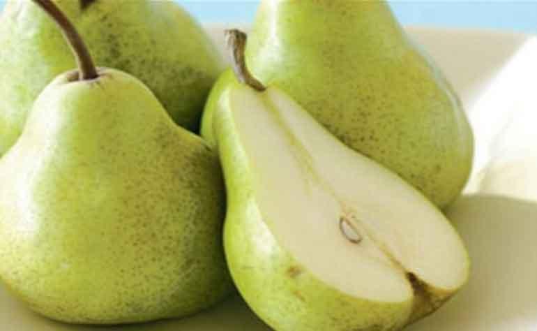  Lembabkan Kulit Anda Secara Alami dengan Buah Pir