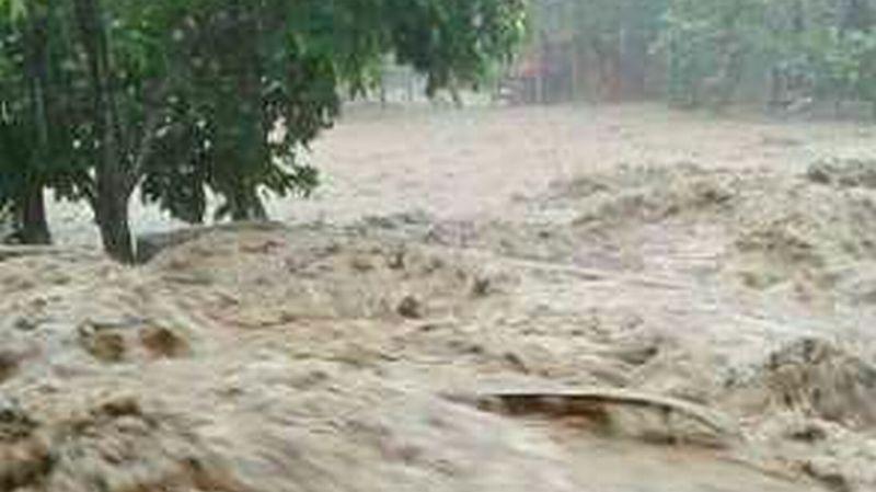  Banjir Bandang Putuskan Jembatan Penghubung Jalur Alternatif Puncak-Cianjur 