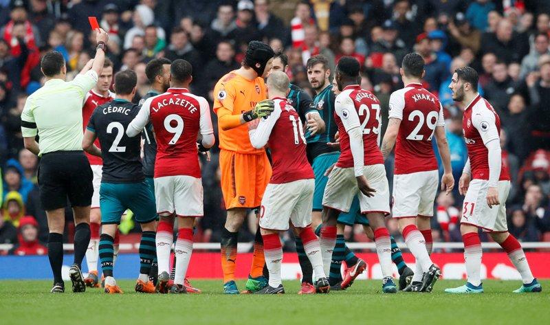  Welbeck Bawa Arsenal Tundukkan Southampton dengan Skor 3-2