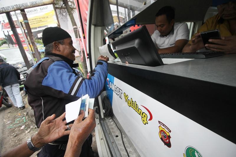 Malas Antre Bayar Pajak Kendaraan? BJB Tawarkan BJB-T-Samsat