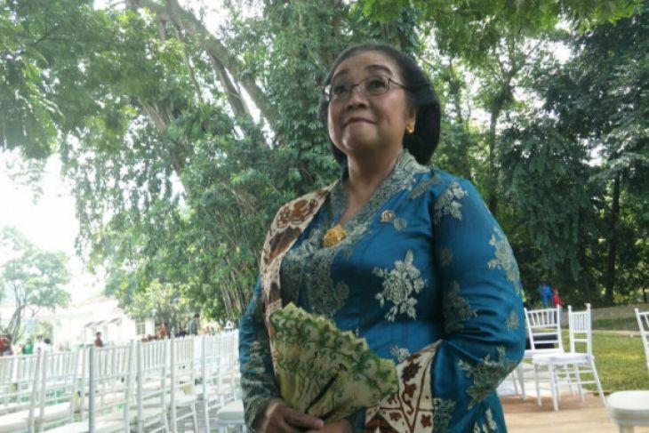  Wouw, Bikin Pangling Penampilan Beda Menteri Siti Nurbaya di Hari Kartini