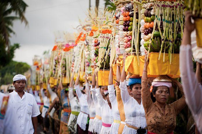  Peringati Kemenangan Dharma, Umat Hindu Dharma Bali Rayakan Hari Suci Galungan
