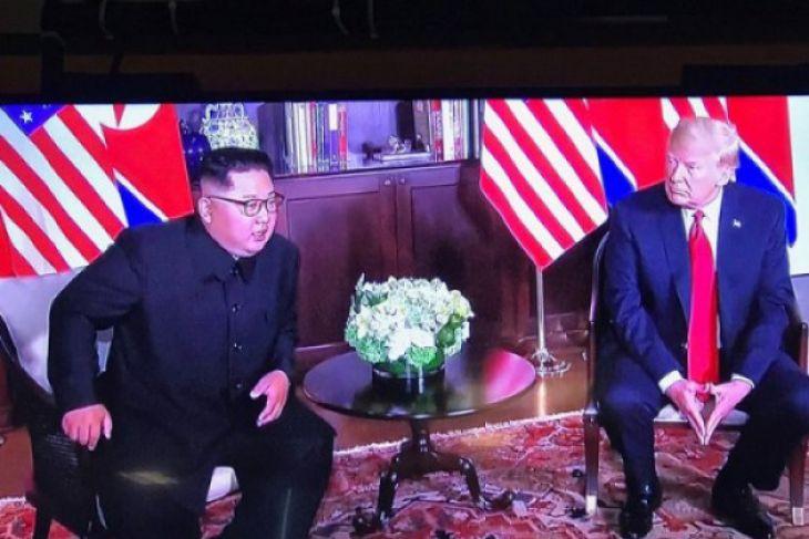  Pertemuan Bersejarah, Trump-Kim Akhirnya Gelar Pertemuan Empat Mata