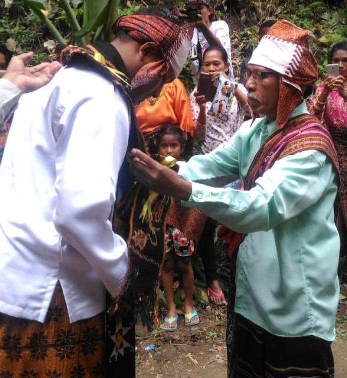  Pastor Baru, Putera Kepala Suku Sigamitang-Sikka Disambut secara Adat 