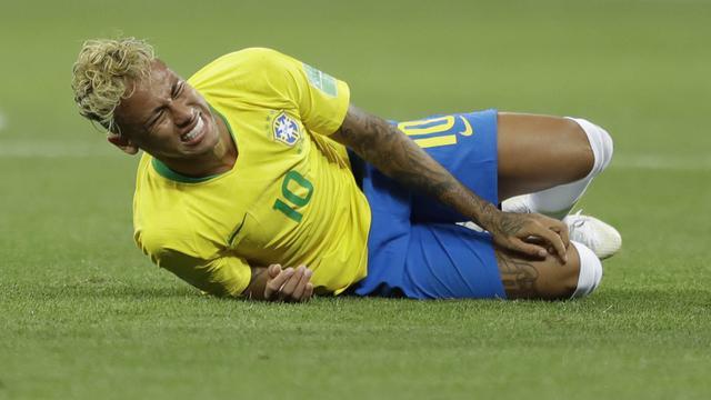  Cedera Pergelangan Kaki, Neymar Tinggalkan Sesi Pelatihan