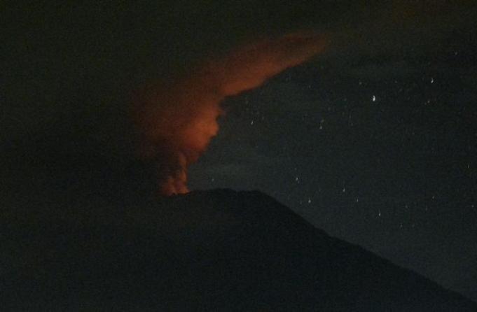  Erupsi Gunung Agung Kembali Terjadi 