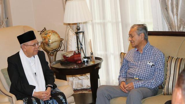  Bakal Cawapres Ma‘ruf Amin Temui Mahathir Muhammad di Malaysia