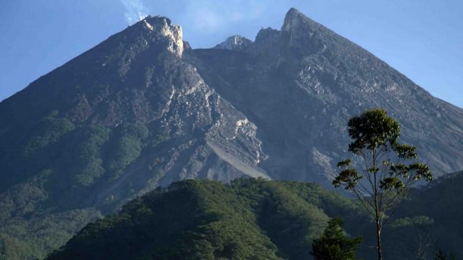  Gunung Merapi Keluarkan Guguran Lava Pijar