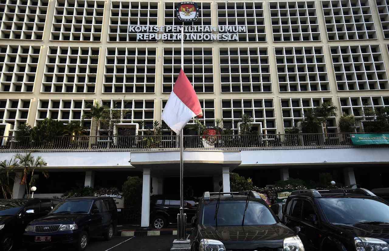  Ratusan Massa Demontrasi di Gedung KPU, Ini Permintaan Mereka