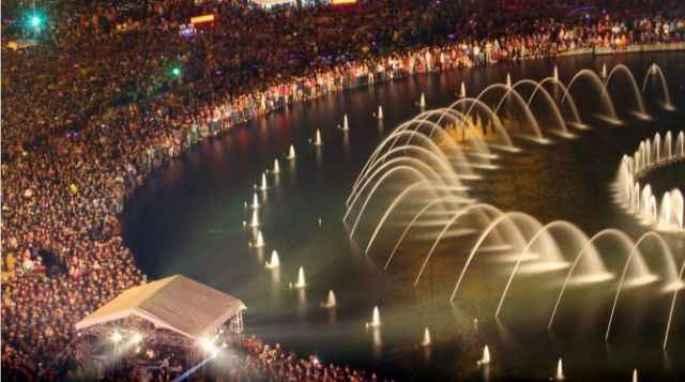 Meski Hujan, Warga Padati Kawasan Bundaran Hotel Indonesia