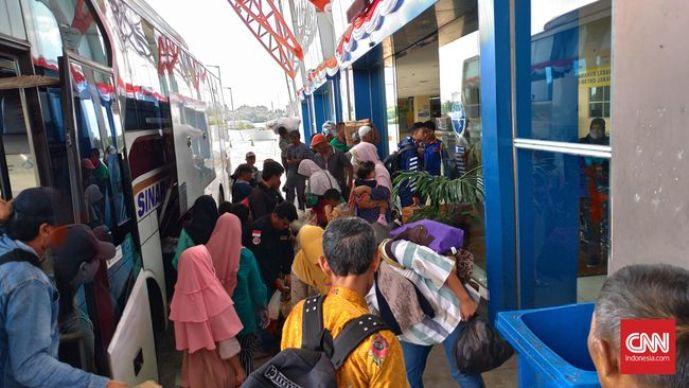  Jelang Libur Nyepi, Jumlah Penumpang Terminal Pulogebang Melonjak