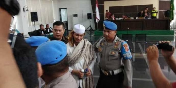  Majelis Hakim Tolak Eksepsi Bahar Smith