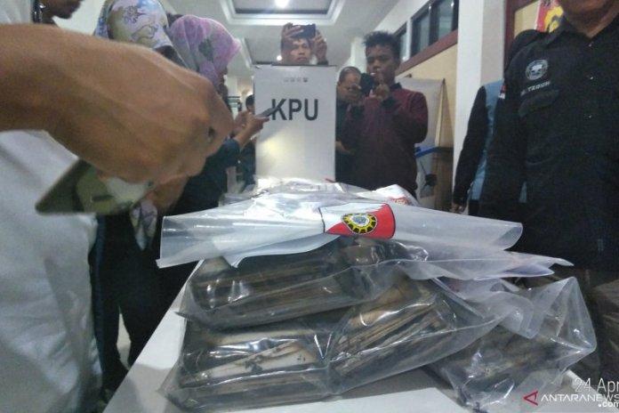  Polda Jambi Tahan Dua Tersangka Pembakaran Surat Suara