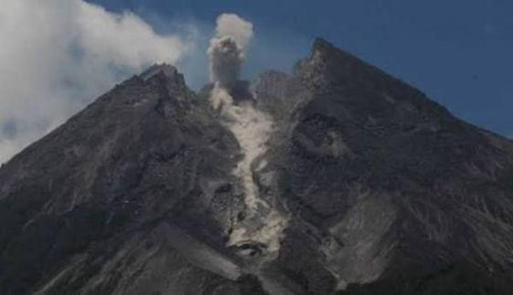  Gunung Merapi Kembali Luncurkan Lava Pijar