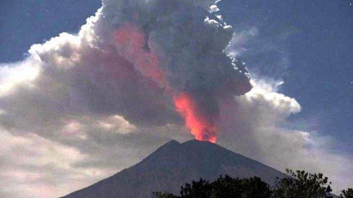  Lagi, Gunung Agung Kembali Erupsi dengan Kolom Abu Dua Kilometer 