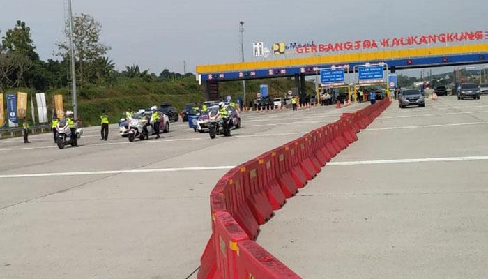  Terpantau Mulai Padat Arus Balik Lebaran di Tol Jakarta - Cikampek 