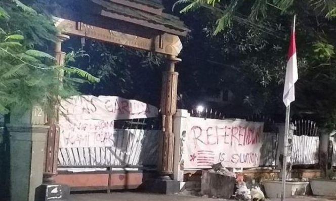  Enembe dan Khofifah Ditolak Masuk Penghuni Asrama Mahasiswa Papua