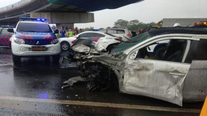  Empat Unit Kendaraan Terlibat Tabrakan Beruntun di Tol Jakarta-Tangerang
