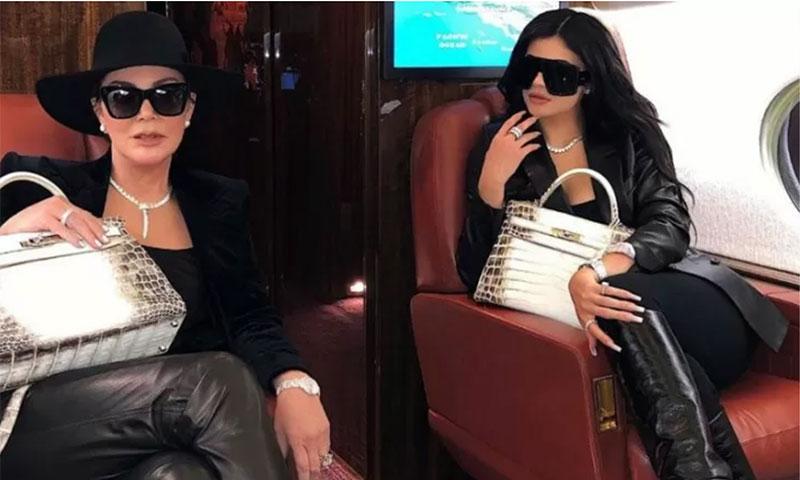  Kylie Jenner dan Kris Jenner Kembaran Tas Hermes Rp2 Miliar