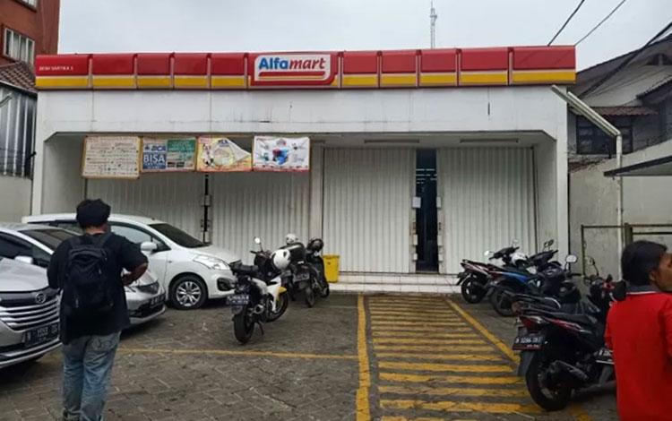  Pencuri Bawa Kabur Brankas Puluhan Juta Rupiah dari Toko Swalayan