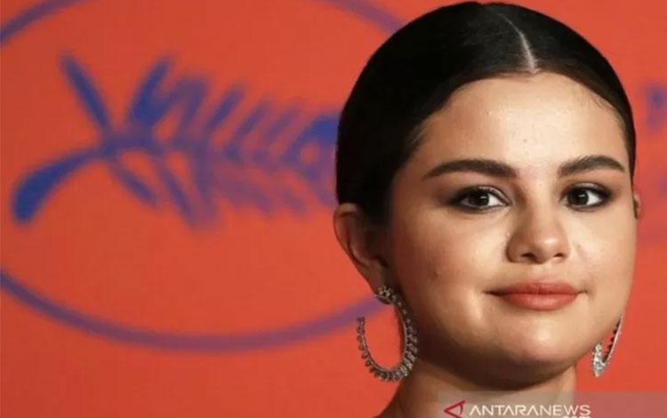  Selena Gomez Berharap Justin Bieber Dengarkan Lagu Barunya