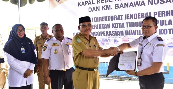 Pemkot Tidore Terima Bantuan Dua Kapal dari Dirjen Hubla secara Simbolis
