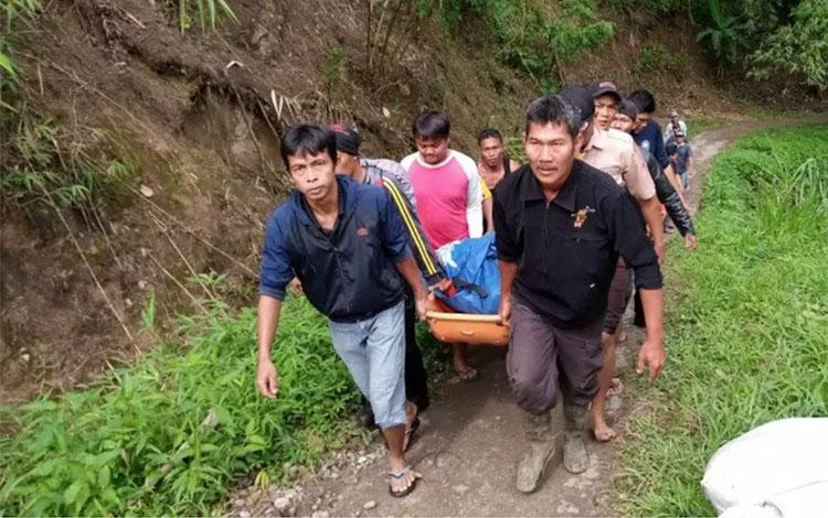  Pemkot Bengkulu Kirim 10 Ambulans Evakuasi Korban Bus Sriwijaya