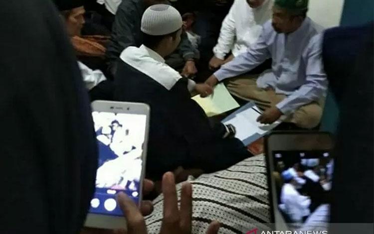  Anak Korban Bus Sriwijaya Menikah di Depan Jenazah Ayahnya