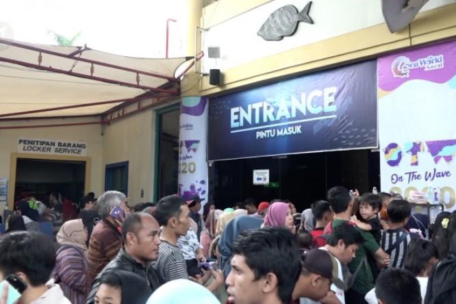  Ratusan Pengunjung Ancol Keluhkan Layanan Jemput Bus Jelang Pergantian Tahun
