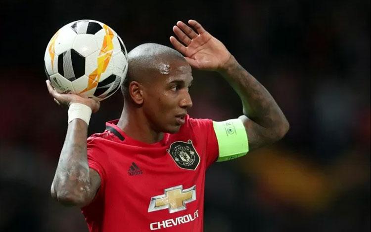  Minati Ashley Young, Inter Milan Lobi Manchester United
