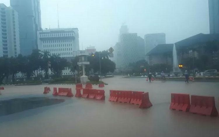  Genangan Setinggi 30 Cm Rendam Jalan Merdeka Barat