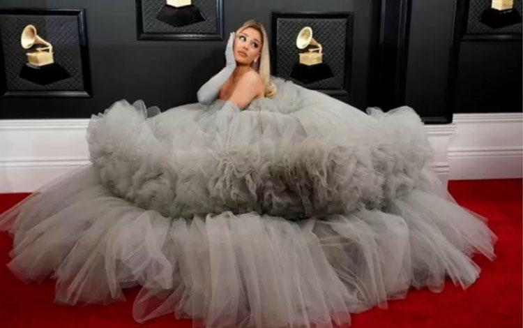 Ariana Grande Jadi Perempuan Pertama Capai 3,5 Miliar di Spotify