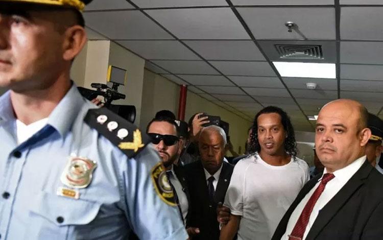 Khawatir Kabur, Hakim Paraguay Perintahkan Ronaldinho Tetap di Bui