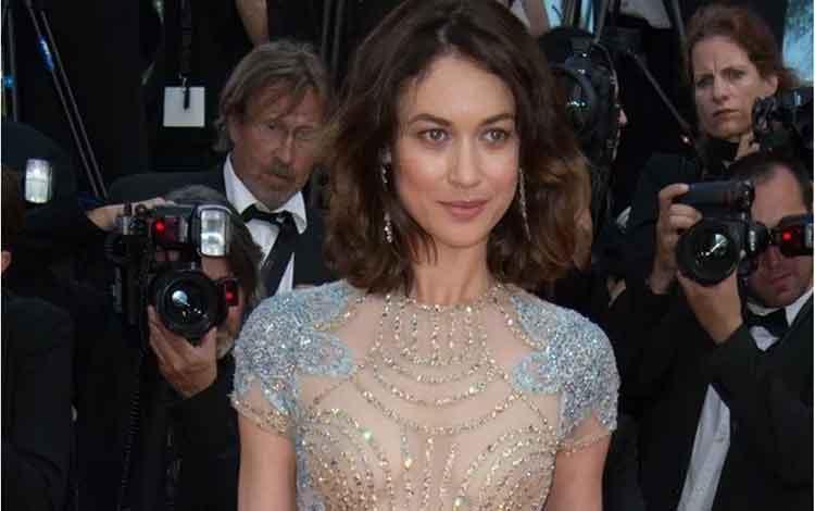  Gadis James Bond, Olga Kurylenko Sembuh dari Corona