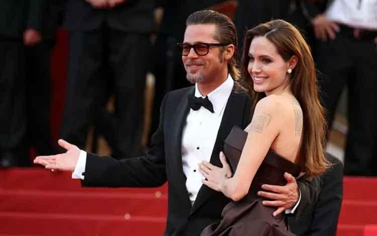  Angelina Jolie Larang Jennifer Aniston Temui Anak-anaknya