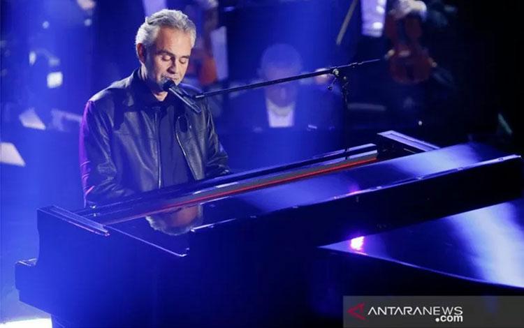  Andrea Bocelli Nyanyikan Doa Paskah di Katedral Milan yang Kosong
