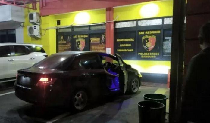  Polrestabes Bandung Amankan Mobil Pelaku 
