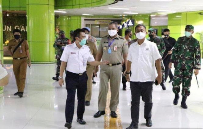   Tak Miliki SIKM di Stasiun Gambir, Petugas Jaring Lima Penumpang Kereta