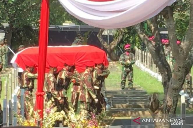  Jenazah Mantan Kasad Pramono Edhie Wibowo Tiba di TMP Kalibata