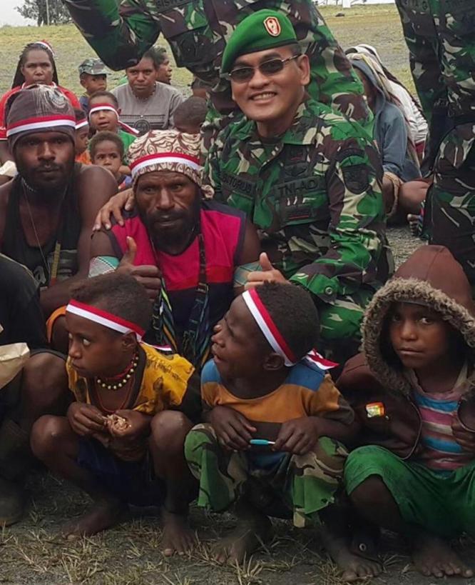  Kolonel Kaveleri Edward Sitorus, Youtuber TNI Pembawa Damai di Tanah Papua