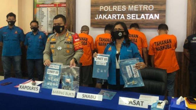  Tiga Pilot Konsumsi Narkoba dan Seorang Pemasok Ditangkap Polisi