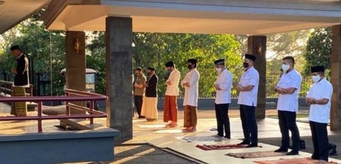  Presiden Jokowi Tunaikan Salat Idul Adha di Halaman Wisma Bayurini