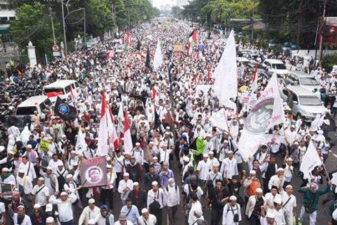  Massa Buruh Penolak Omnibus Law Bubarkan Diri dengan Tertib