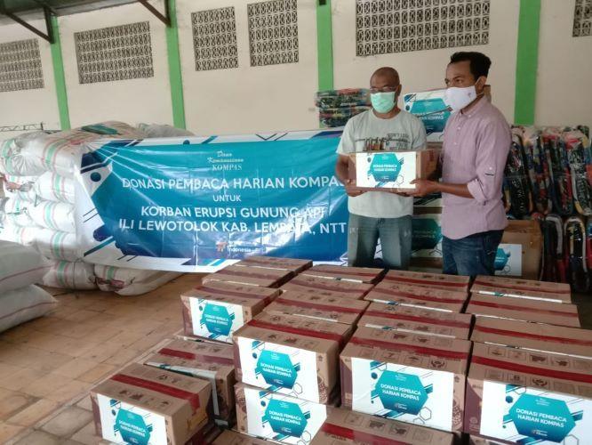  Pembaca Harian Kompas Salurkan Bantuan untuk Pengungsi Ile Lewotolok