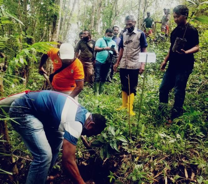  Lakukan Penanaman Ganyam di Desa Raja Selatan, Wabup Marianus Minta Warga Harus Menghargai Tanah