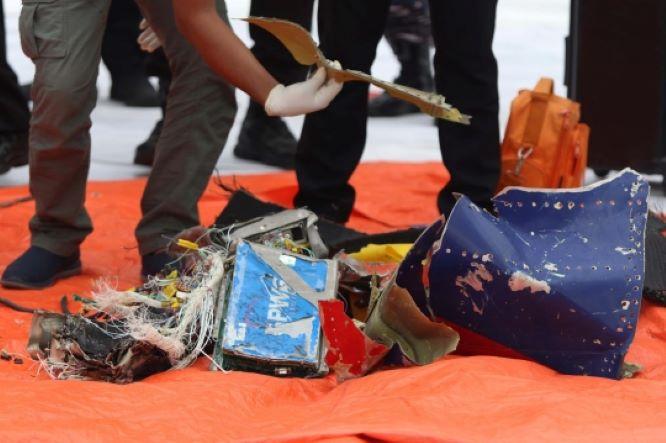  Basarnas Serahkan Temuan Barang terkait Sriwijaya Air SJ-182 ke KNKT