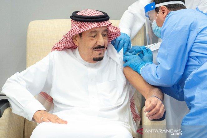 Raja Arab Saudi Salman Terima Suntikan Vaksin COVID-19
