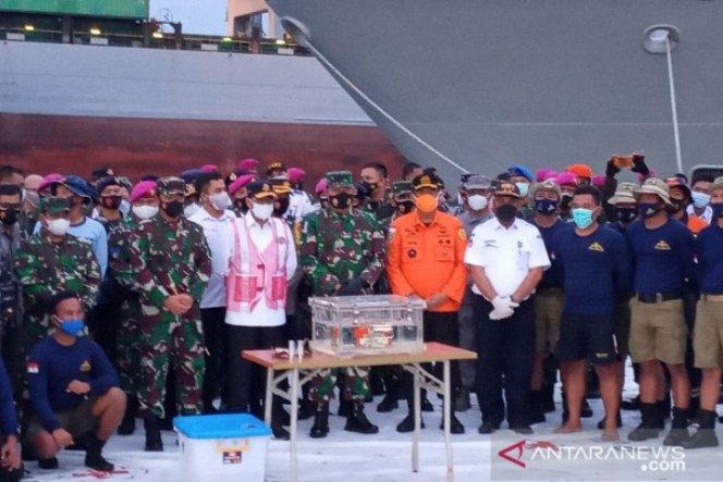  Panglima TNI Resmi Serahkan FDR Kotak Hitam Sriwijaya Air kepada KNKT